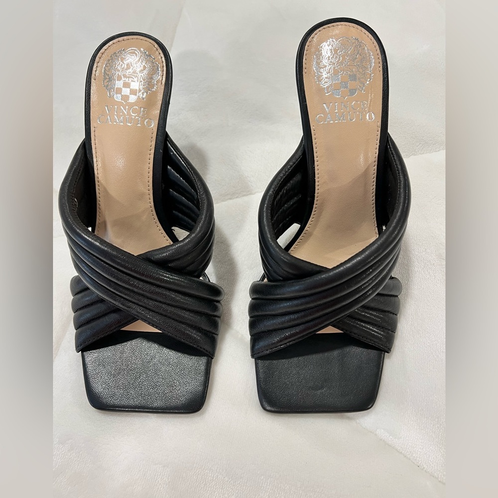 NEW Vince Camuto Sarendie Sandals black